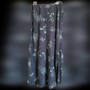 NWT! Women's flowery skirt